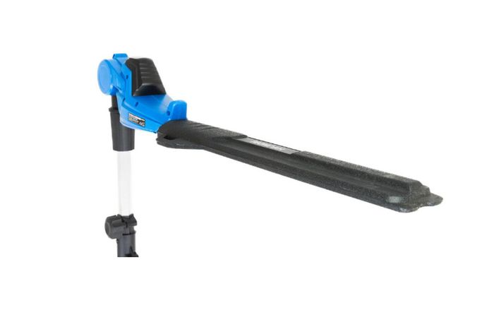 Hyundai 20V Cordless Pole Saw, 2Ah Battery and Charger, Lightweight and Telescopic Chainsaw