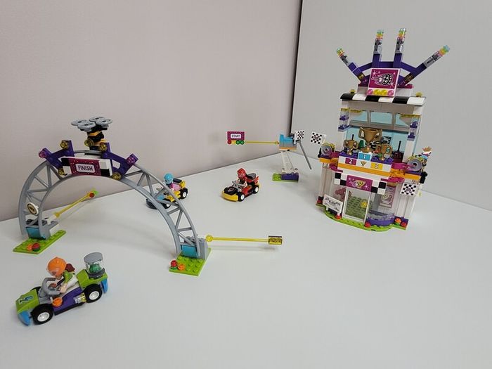 LEGO Friends 41352 The Big Race Day