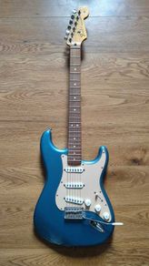 Stratocaster (Mexican) and Roland Cube 40xl amp