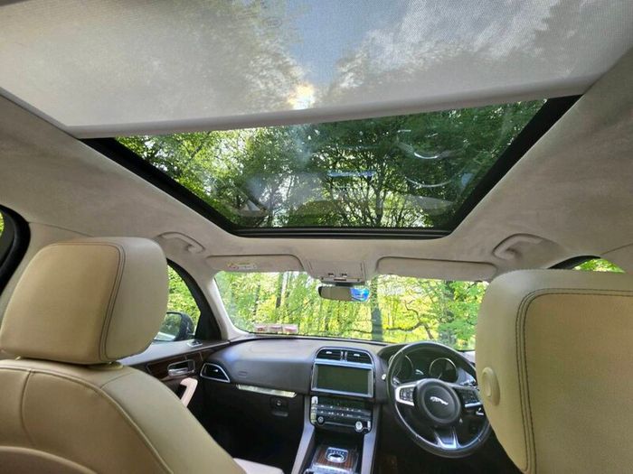 Jaguar F Pace