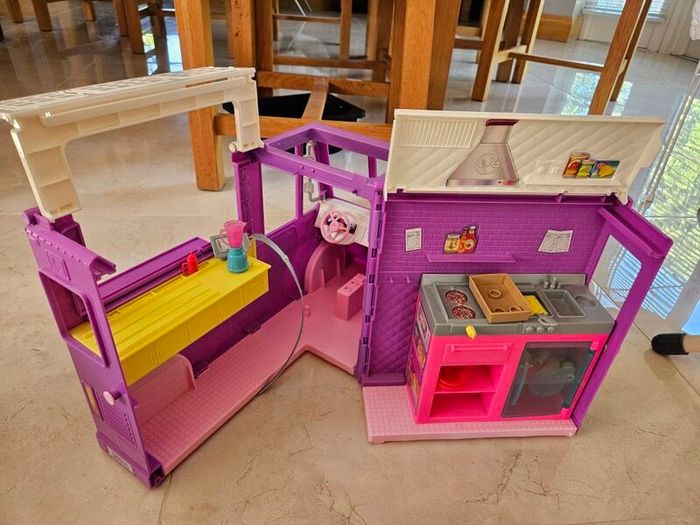 Barbie Food truck