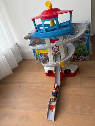 PAW Patrol Adventure Bay Rescue Way Tower Playset + 2 True Metal Vehicles