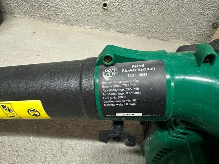 leaf blower