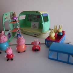 Peppa Pig Goes On Holidays