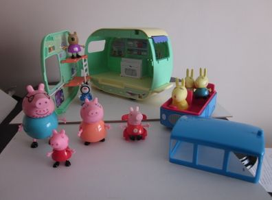 Peppa Pig Goes On Holidays