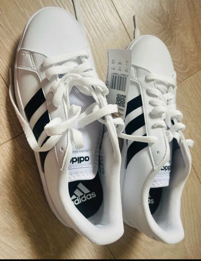 Adidas woman's court runners