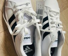 Adidas woman's court runners