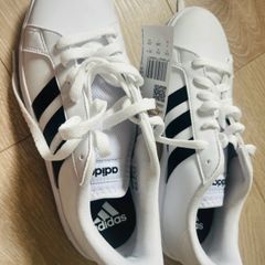 Adidas woman's court runners