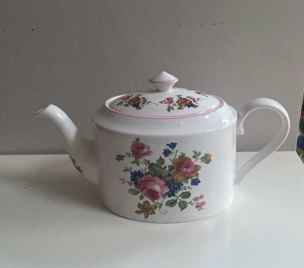 Fabulous Royal Albert Astbury  pattern tea pot