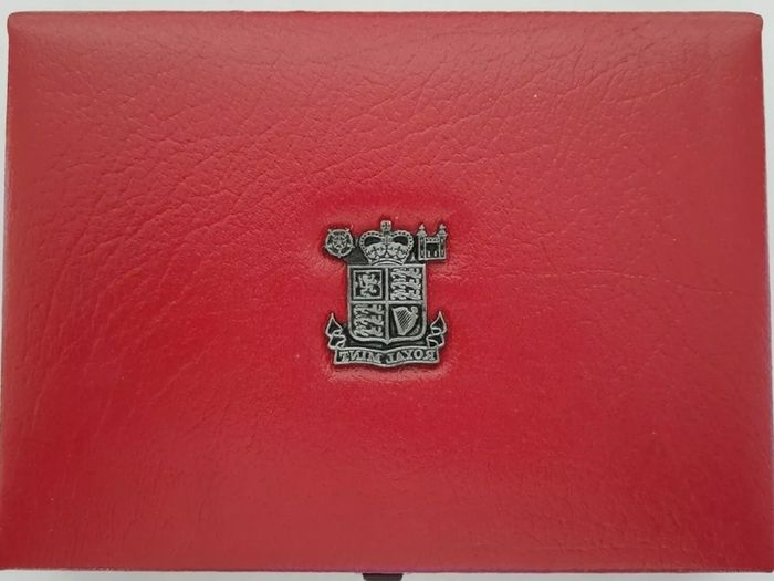 Royal Mint United Kingdom 1987 Proof Coin Collection Red Leather Case Coa