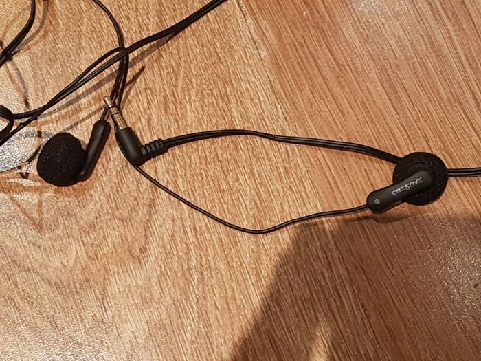 Creative earphones