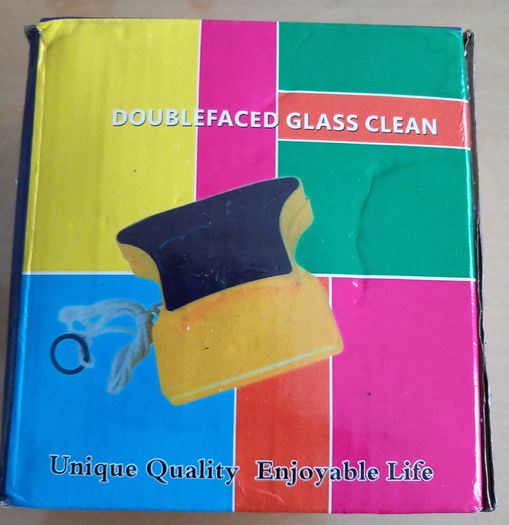 Double sided magnetic glass cleaner