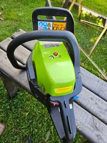Petrol chainsaw