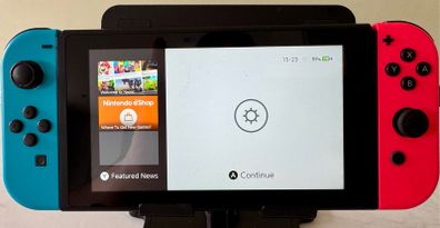 Nintendo Switch 32gb & Game Holder