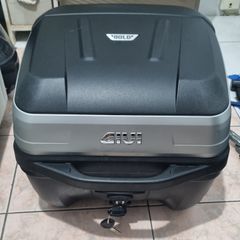 GIVI B32 BOLD, 32L Motorcycle Top Box