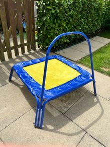 Toddler trampoline with handle