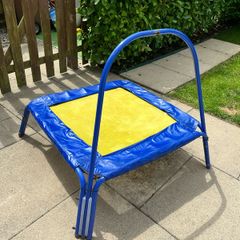 Toddler trampoline with handle