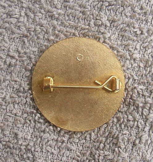 ST CHRISTOPHER TOURS LONDON (pilgrimage/religious) - a vintage pilgrim's souvenir/merchandise badge (1960s / 1970s)