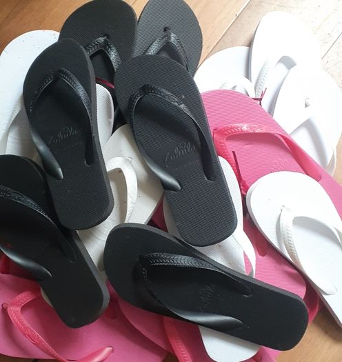 12 Pairs Flip Flops/Sandals/ Pool Beach Flats EU 38-39 and EU 35-37