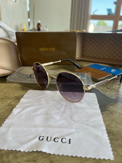 Sunglasses Golden Frame Gucci