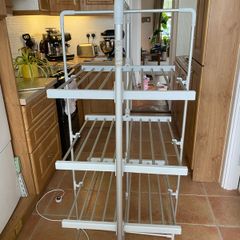 Heated clothes airer