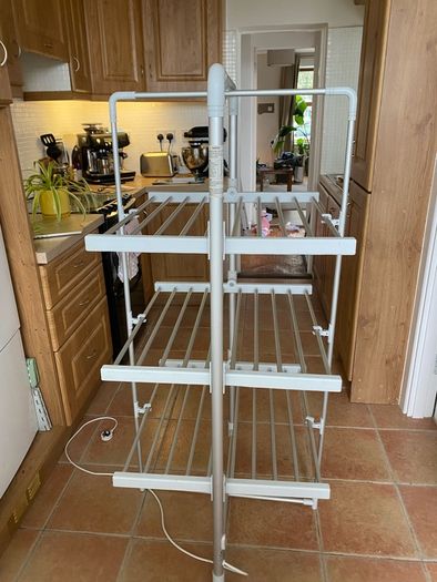 Heated clothes airer