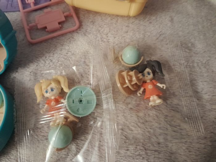 Polly Pocket style toys