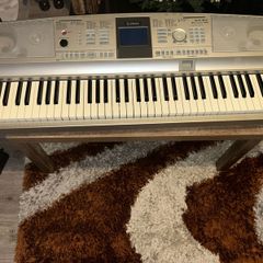 Yamaha DGX 305
