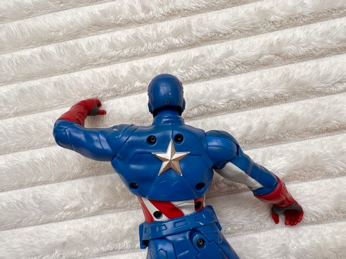 Marvel Captain America 2012 Action Figure approx. 25 cm. Twist Used Please see photos