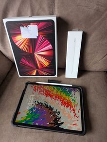 Apple iPad Pro 3rd Gen 11 inch 128gb Bluetooth + Cellular with accessories