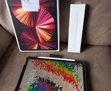 Apple iPad Pro 3rd Gen  11 inch 128gb Bluetooth + Cellular with accessories