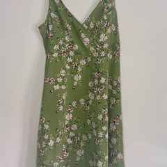 green dress