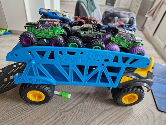 Hot Wheels Monster Trucks