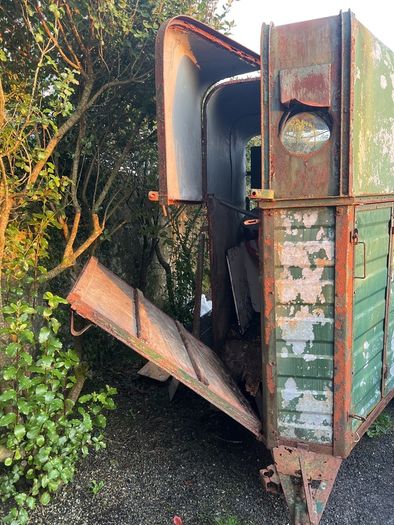 Vintage horse box, towing ok, needs new floor
