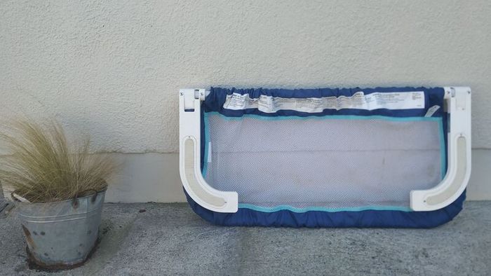 Toddler bed safety guard rail