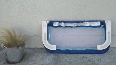Toddler bed safety guard rail