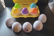 1993 Vintage Tomy Hide N Squeak Eggs Shape Color Sorting Toy Yellow Carton w/BOX