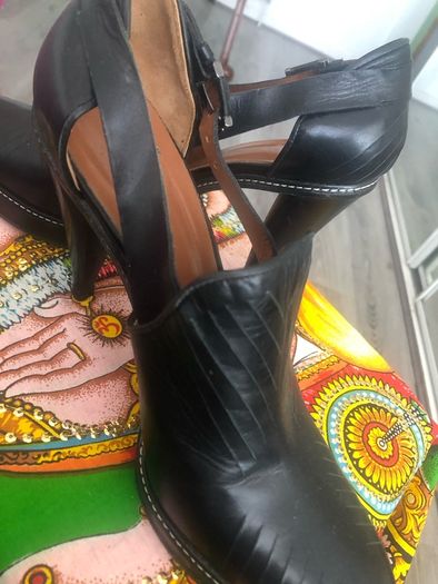Size 40 Designer heels by Nicole Farhi