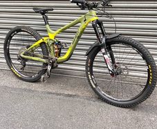 Giant Advance carbon frame