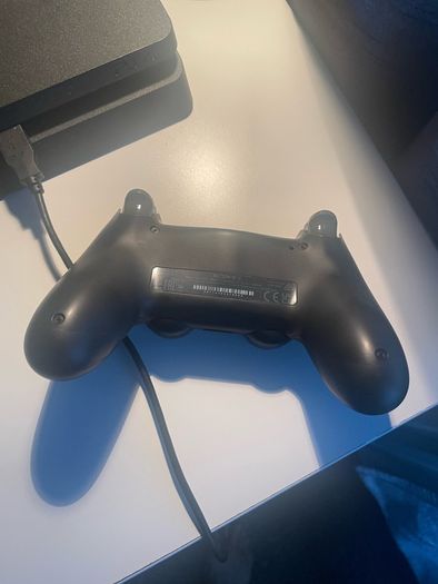 Ps4 1TB + 1 x Controller