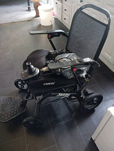 Jazzy carbon electric wherlchair