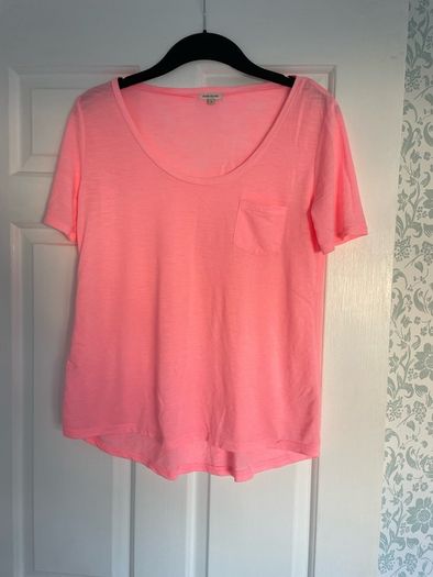 River Island neon bright pink tshirt size UK 8 crew scoop neck with pocket