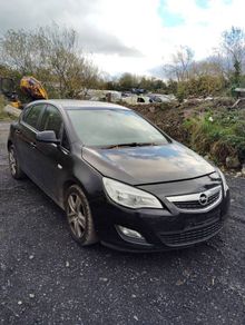 Breaking Opel astra 2010 petrol