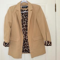 New Pieces Women's Beige Blazer with Leopard Print Lining - size medium