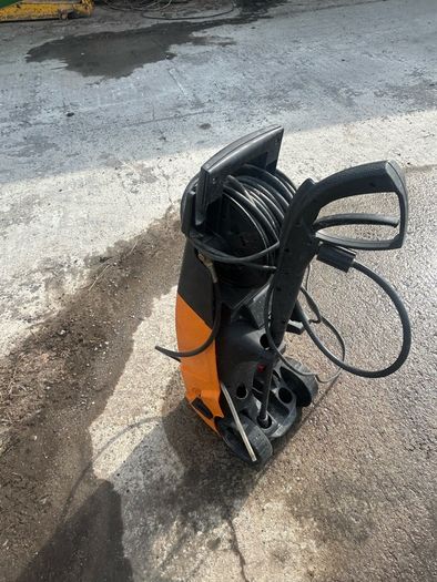 Halfords HP200 electric pressure washer