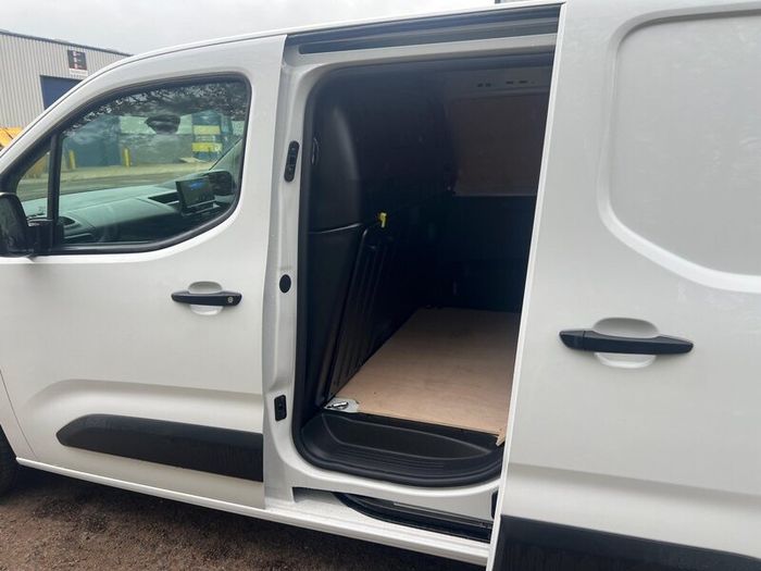 Peugeot Partner Professional Plus  Zero VAT Option