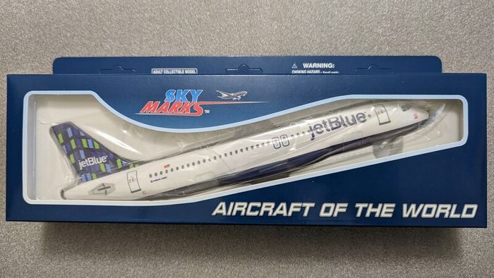 NEW aircraft model, jetBlue (HIGH RISE) - Airbus A320 airplane, 1:150 scale, made by SKYMARKS