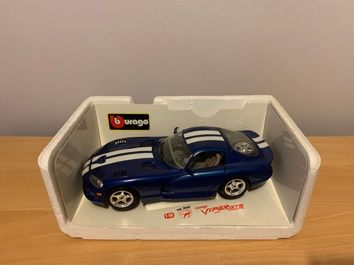 Dodge Viper GTS Coupe 1996 1/18 Burago Model Car