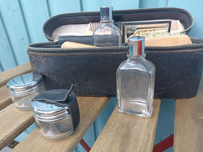 Vintage Travel Grooming set