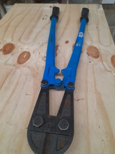 bolt cutters